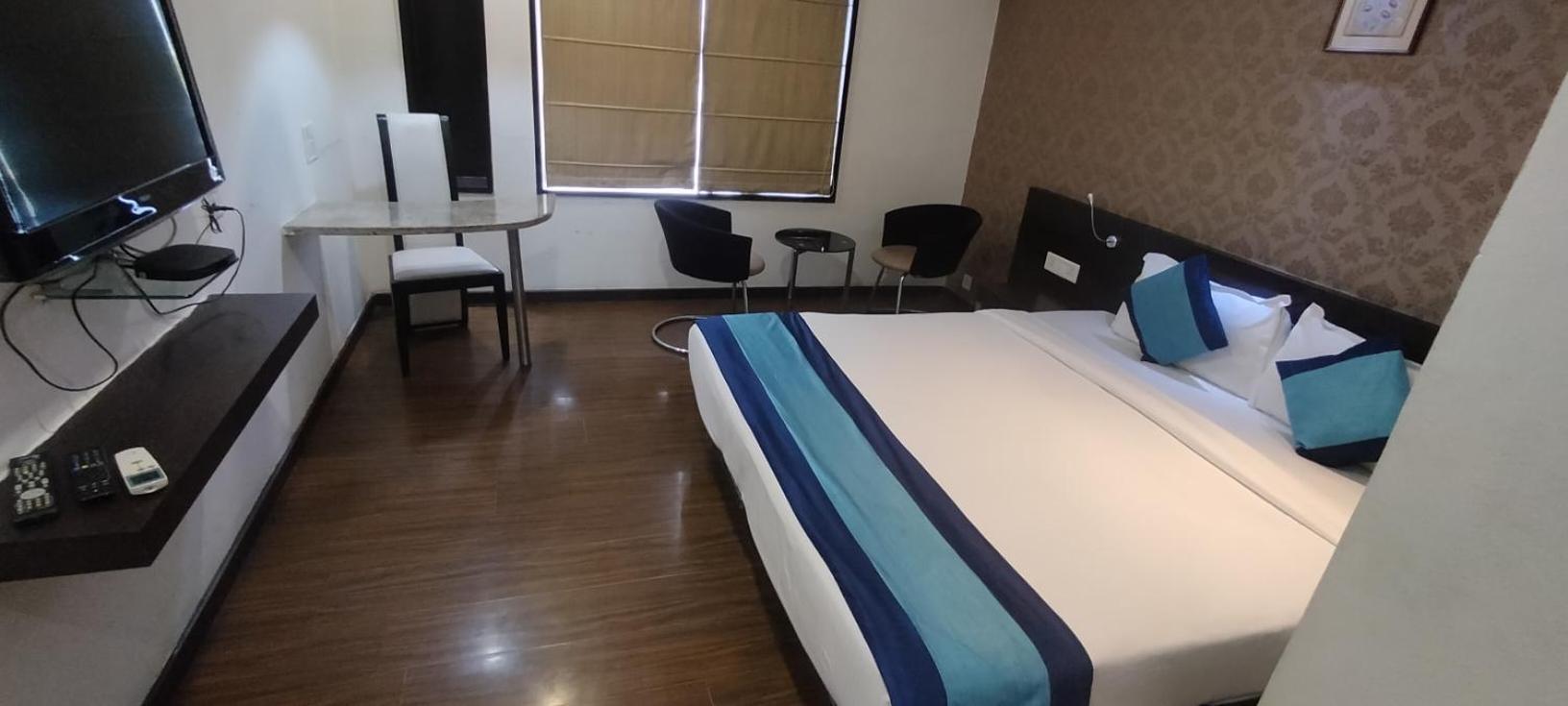 Pimpri-Chinchwad Hotel Lxia Hinjewadi - Indian Nationals Only מראה חיצוני תמונה