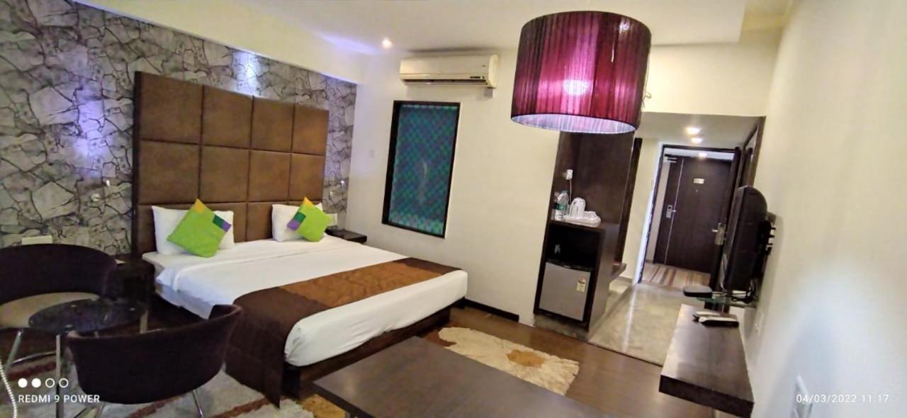 Pimpri-Chinchwad Hotel Lxia Hinjewadi - Indian Nationals Only מראה חיצוני תמונה