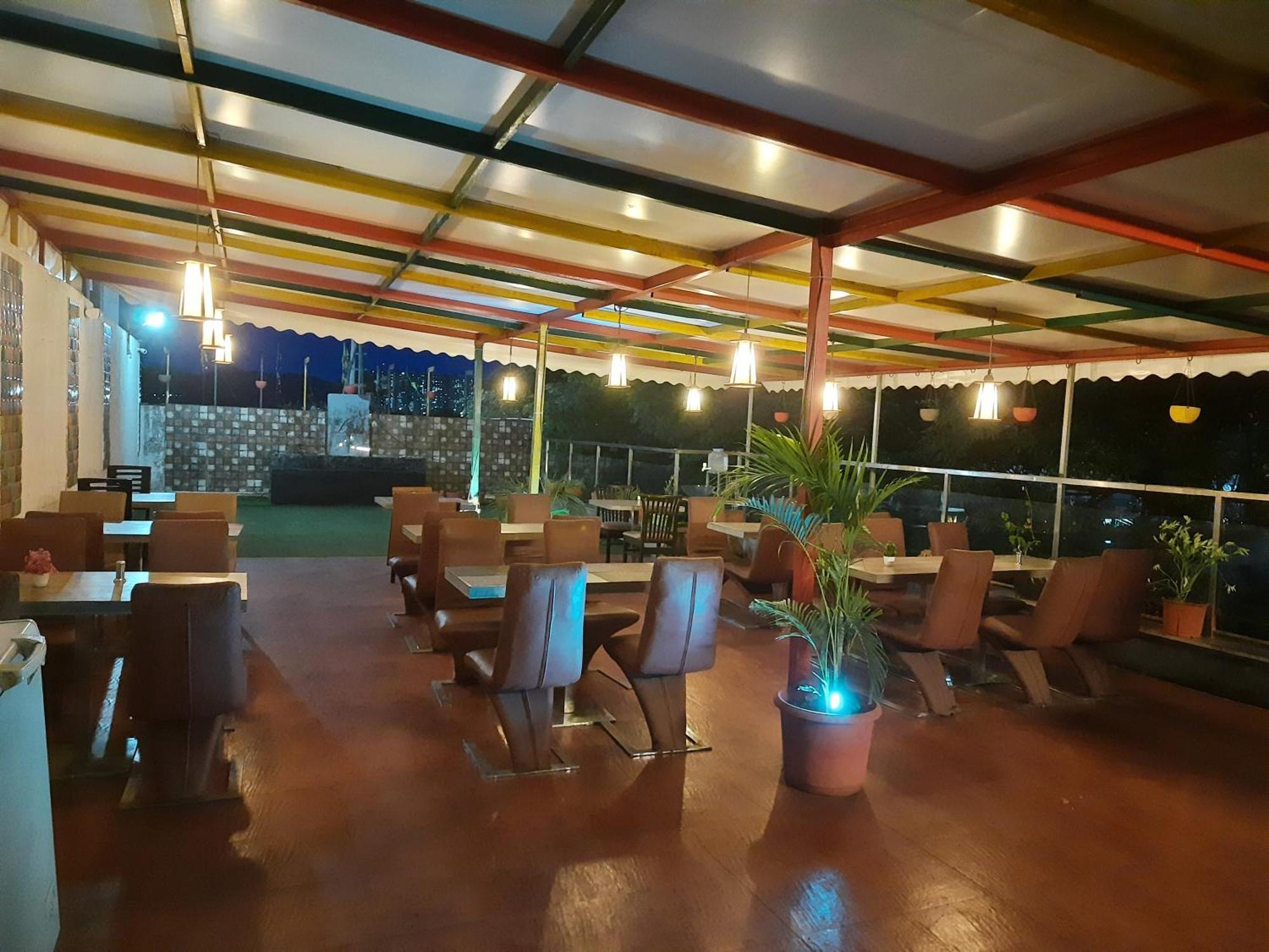 Pimpri-Chinchwad Hotel Lxia Hinjewadi - Indian Nationals Only מראה חיצוני תמונה