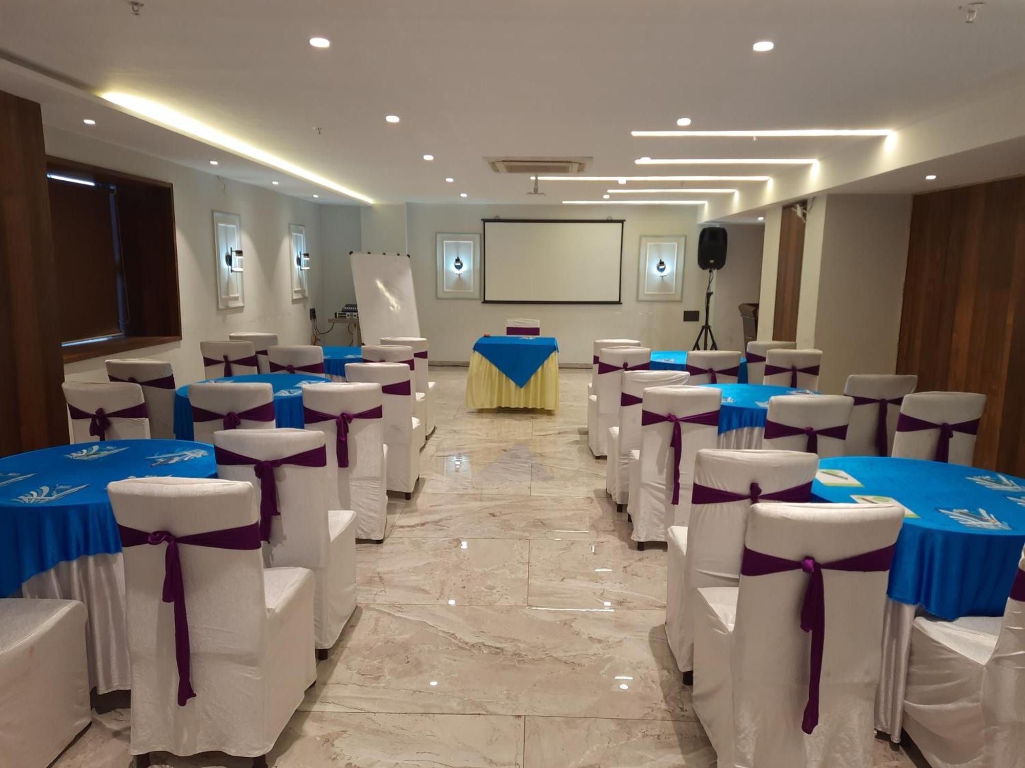 Pimpri-Chinchwad Hotel Lxia Hinjewadi - Indian Nationals Only מראה חיצוני תמונה