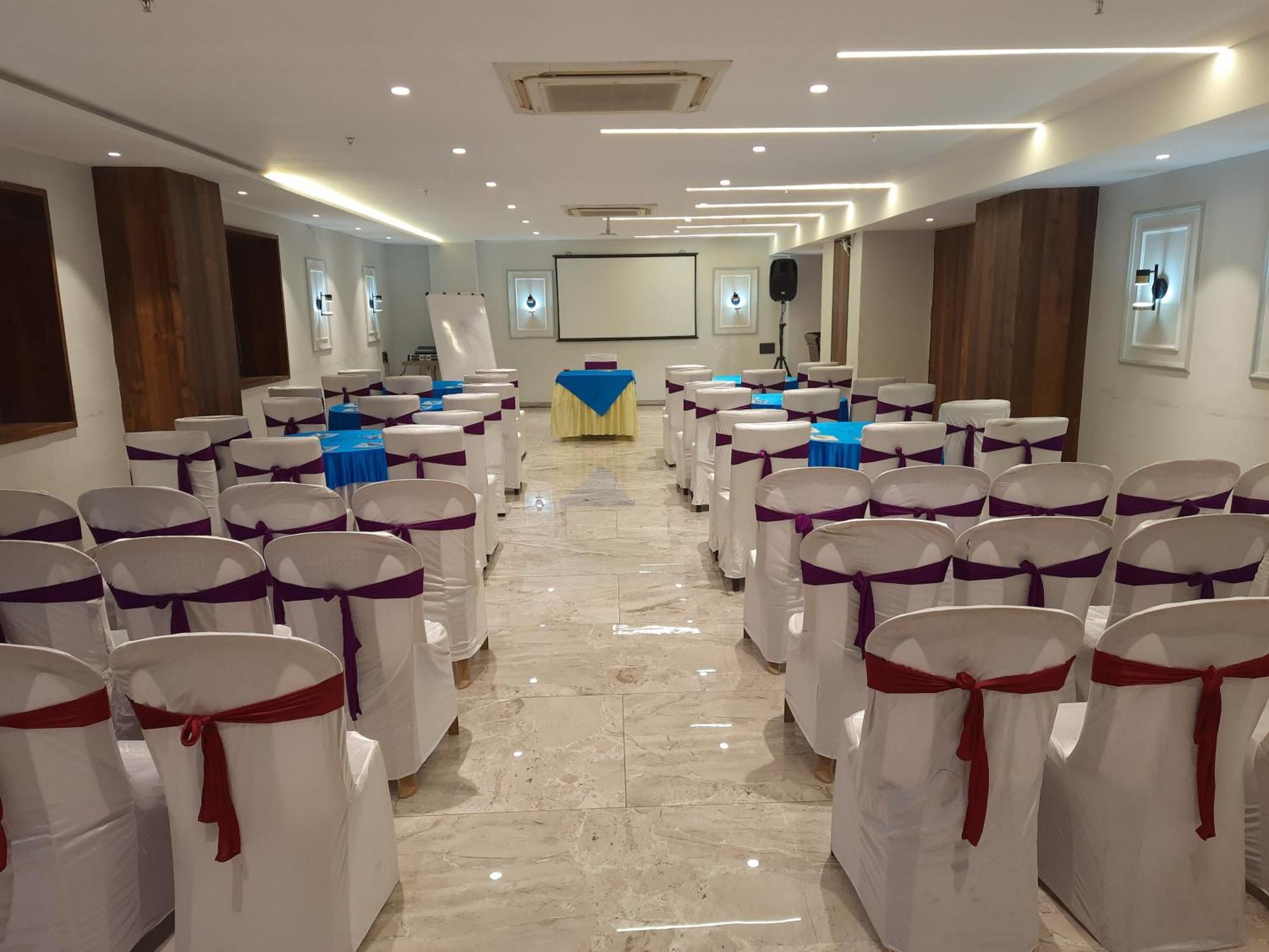 Pimpri-Chinchwad Hotel Lxia Hinjewadi - Indian Nationals Only מראה חיצוני תמונה