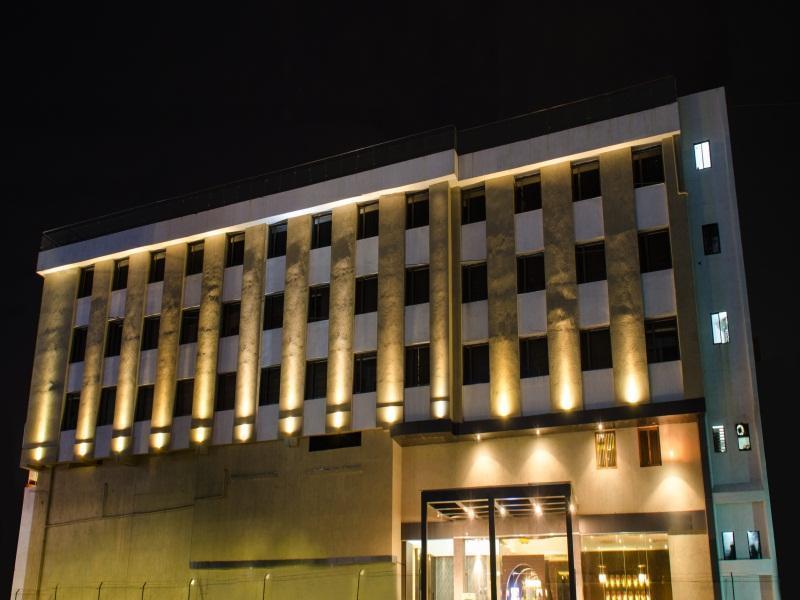 Pimpri-Chinchwad Hotel Lxia Hinjewadi - Indian Nationals Only מראה חיצוני תמונה