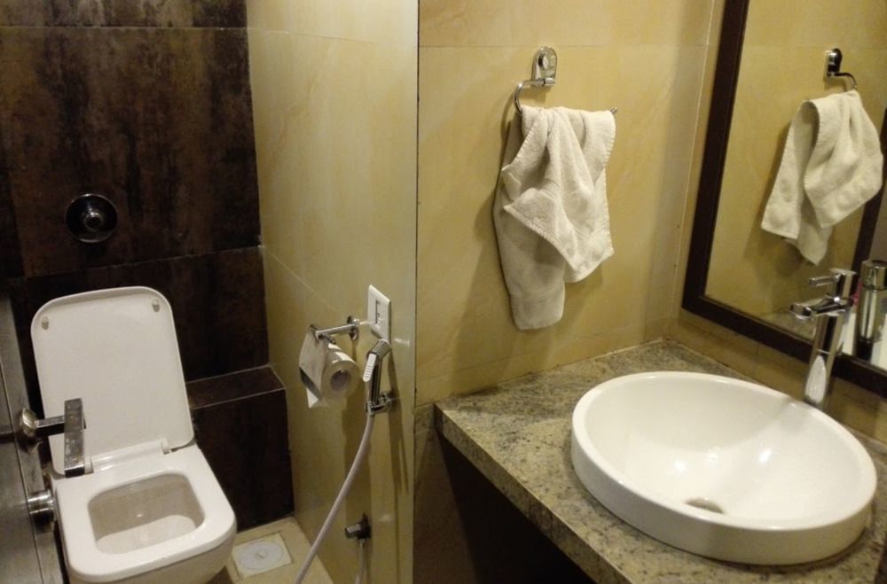 Pimpri-Chinchwad Hotel Lxia Hinjewadi - Indian Nationals Only מראה חיצוני תמונה