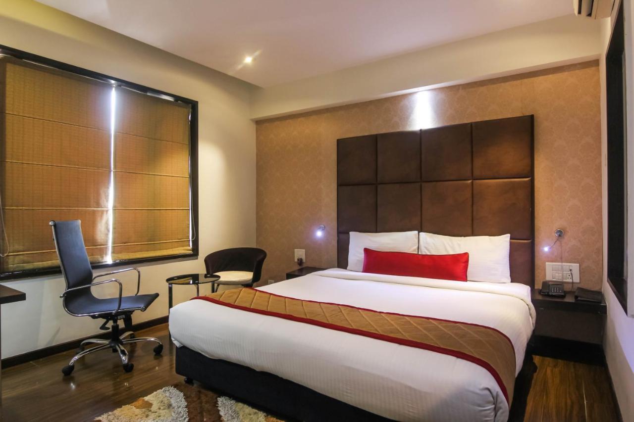 Pimpri-Chinchwad Hotel Lxia Hinjewadi - Indian Nationals Only מראה חיצוני תמונה