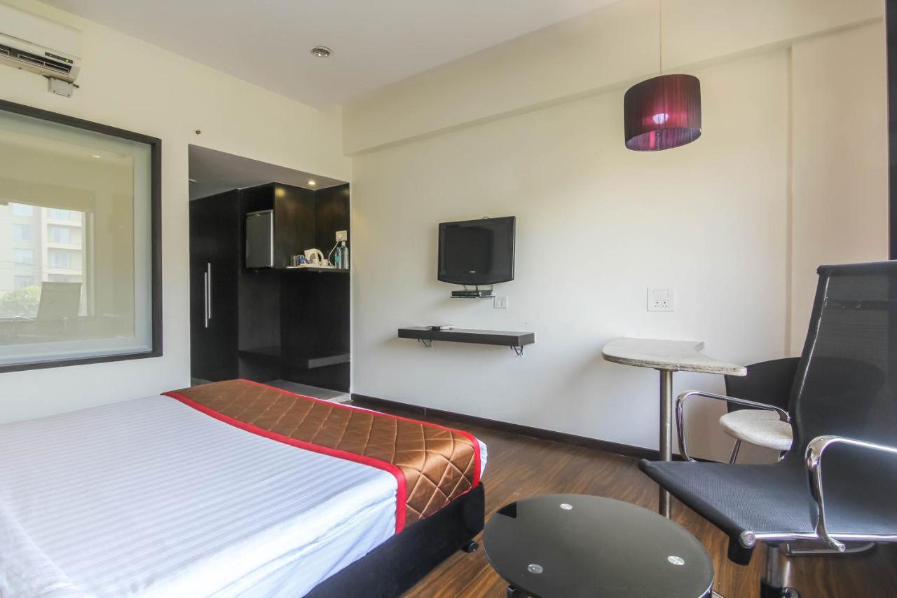 Pimpri-Chinchwad Hotel Lxia Hinjewadi - Indian Nationals Only מראה חיצוני תמונה