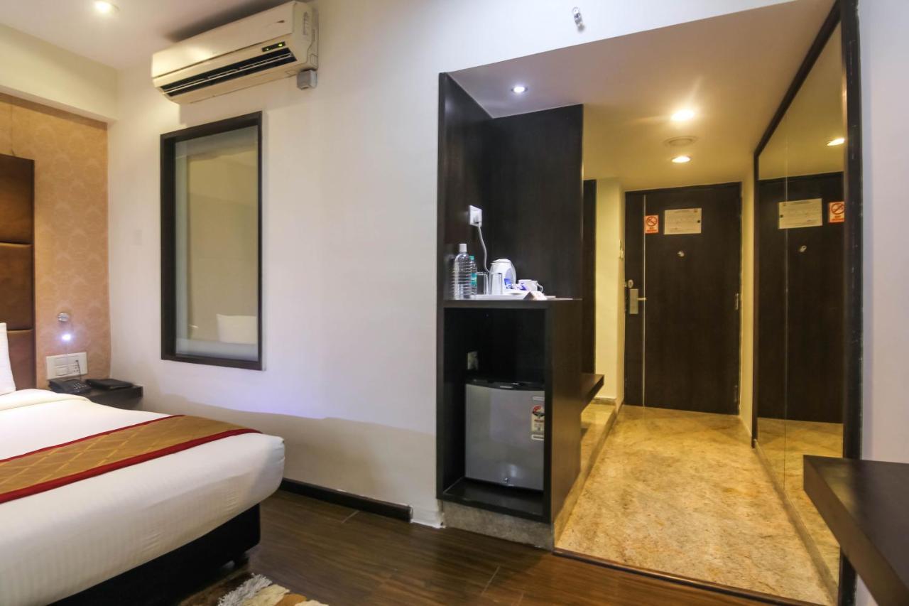 Pimpri-Chinchwad Hotel Lxia Hinjewadi - Indian Nationals Only מראה חיצוני תמונה