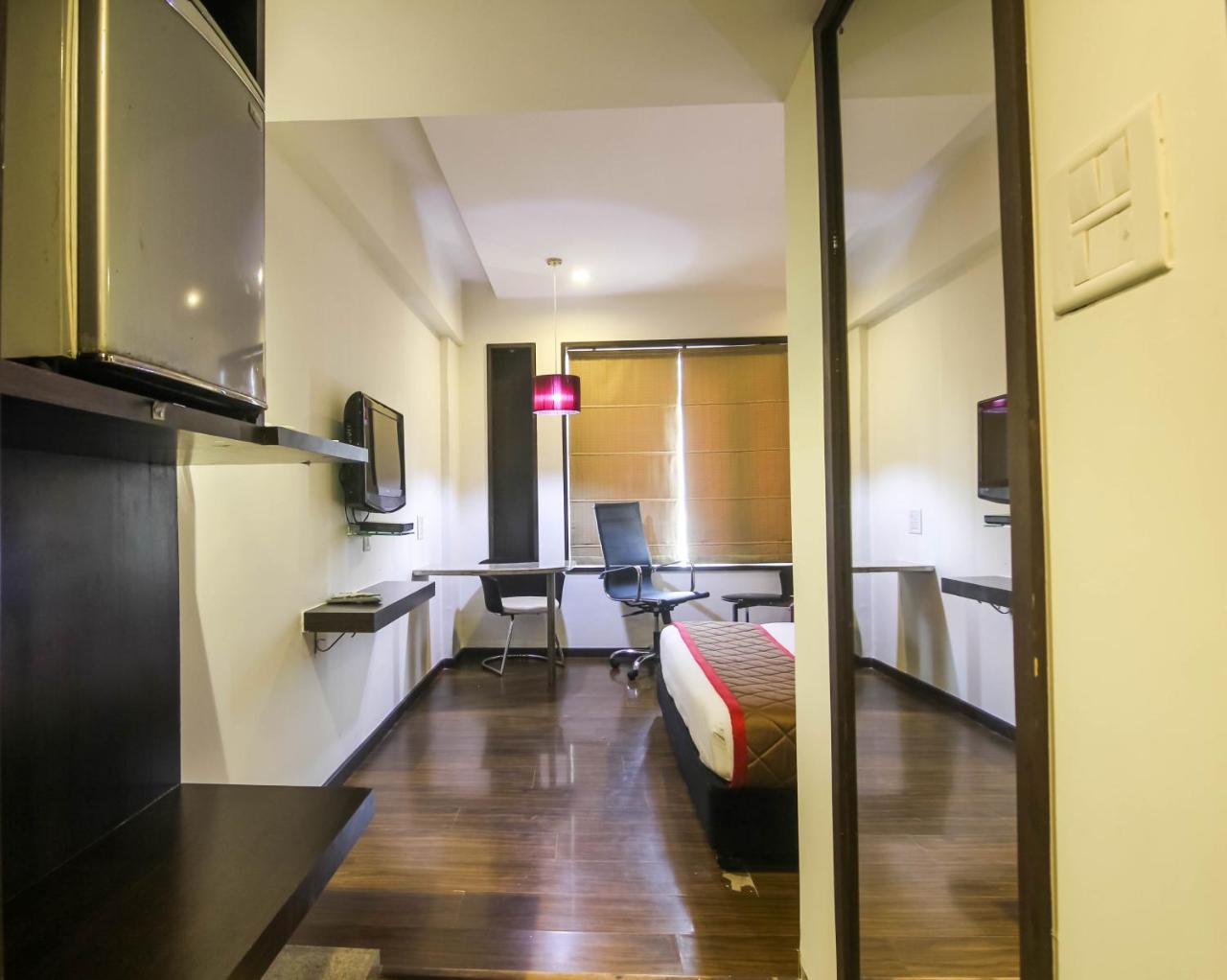 Pimpri-Chinchwad Hotel Lxia Hinjewadi - Indian Nationals Only מראה חיצוני תמונה