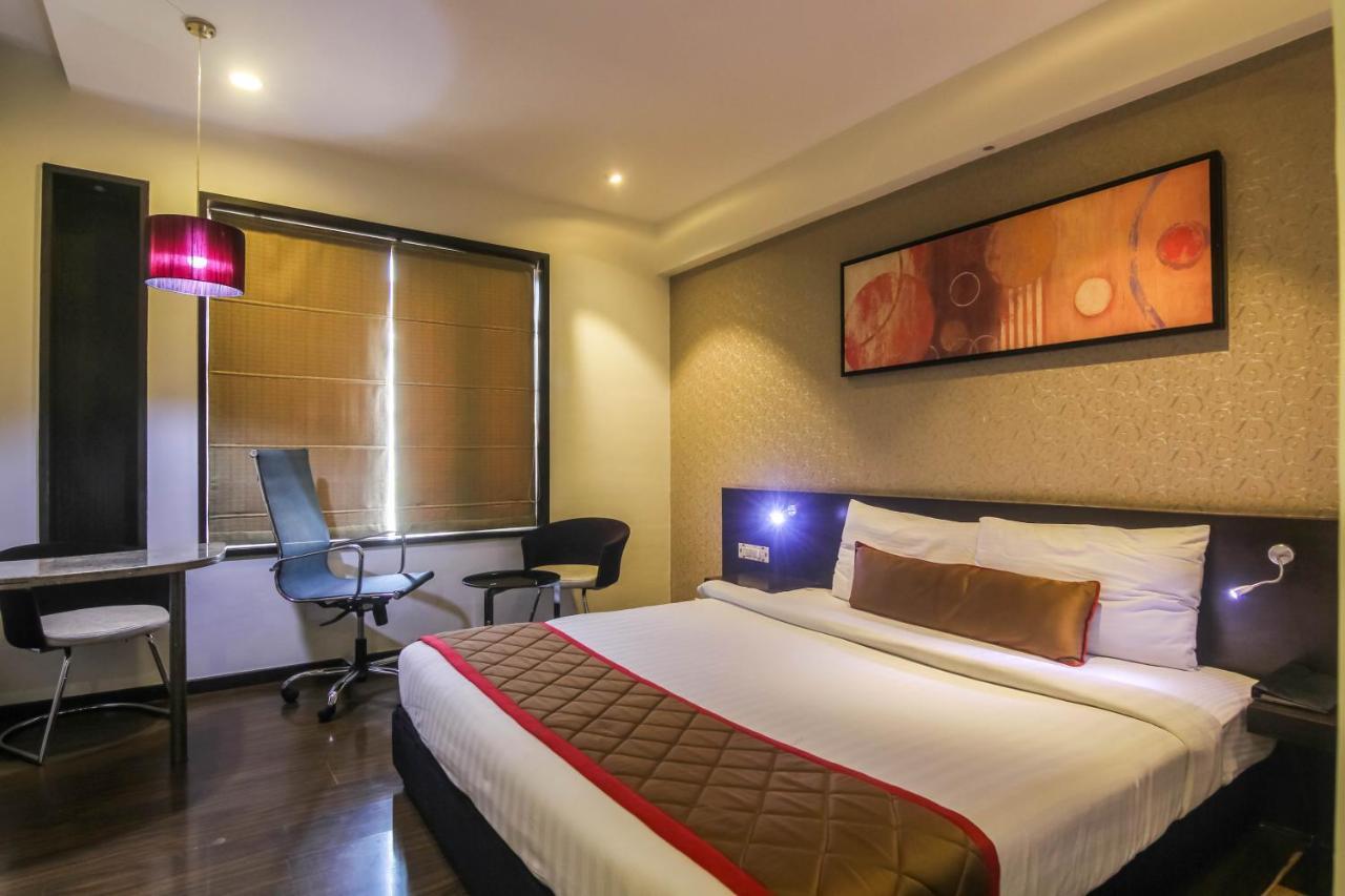 Pimpri-Chinchwad Hotel Lxia Hinjewadi - Indian Nationals Only מראה חיצוני תמונה
